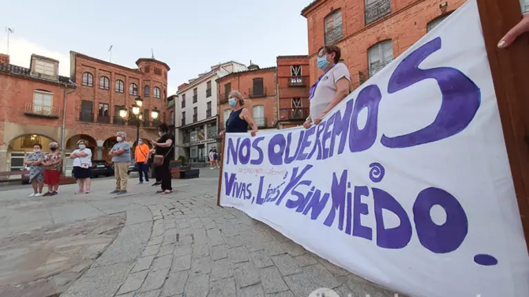 Manifestación contra la violencia machista en Benavente. Fotografía: Interbenavente
