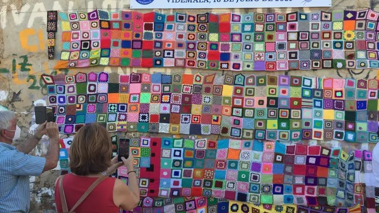 Fotografía de archivo de una iniciativa para impulsar el arte del ganchillo en la provincia