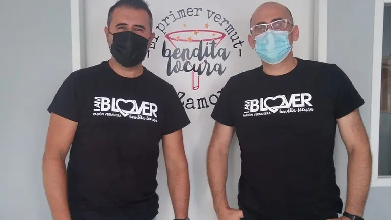 Antonio Gayoso y Miguel Domínguez, en la tienda de Morales del Vino