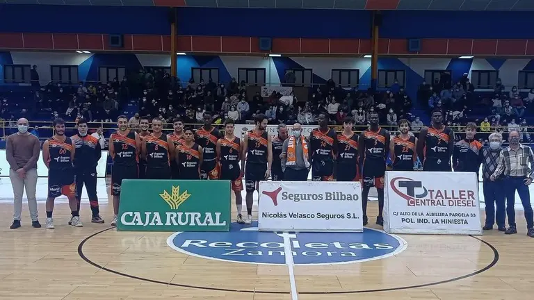 Presentación del equipo de Primera Nacional, Seguros Bilbao-Caja Rural. | FOTO: CD Zamarat