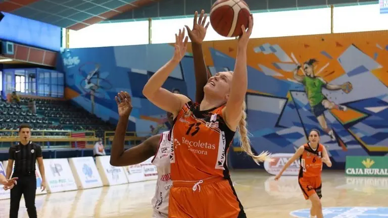 Un momento del partido del CD Zamarat en el Ángel Nieto. Foto Marcos Vicente