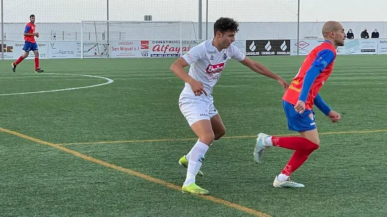 Lance del juego entre el CD Benavente y el CD Peñaranda.