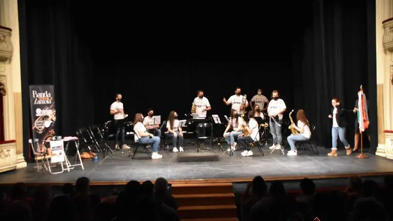 f975dec6-0c12-4924-bba0-5d1aac93a551