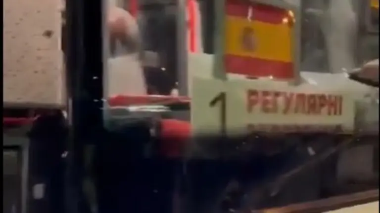 Españoles evacuados en el segundo convoy entran en Polinia