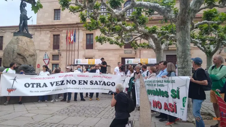 Manifestación contra los macroproyectos de energías renovables en la provincia