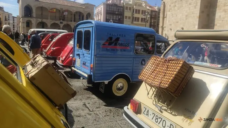 XX Concentraci&oacute;n Internacional Citroen 2CV y cl&aacute;sicos_13