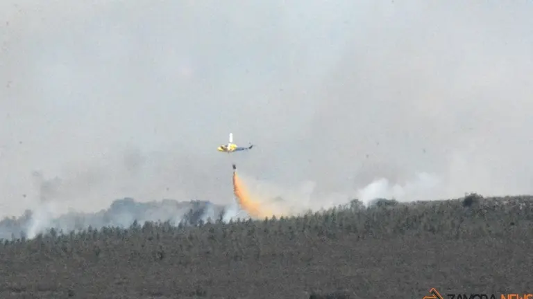 helicóptero en descarga