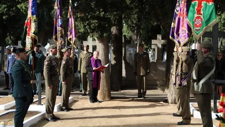 Homenaje militares en el cementerio de Zamora (12)