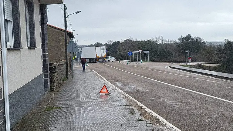 Accidente en la N-122 a su paso por Fonfría. Fotografía: grupo WhatsApp