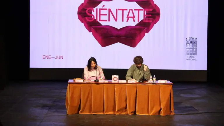 Presentación primera temporada del 2023 del Teatro Principal de Zamora. La Concejala de Cultura del Ayuntamiento, María Eugenia Cabezas, y el director del teatro, José María Esbec