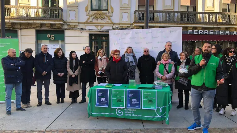 Mesa de la AECC en Zamora