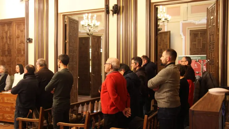 Trabajadores del servicio de autobuses urbanos en la sesión plenaria de febrero del Ayuntamiento de Zamora