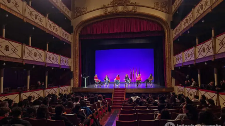 El acto conducido en Benavente por la periodista deportiva del Mundial de Moto GP en Dazn Natacha Alfageme