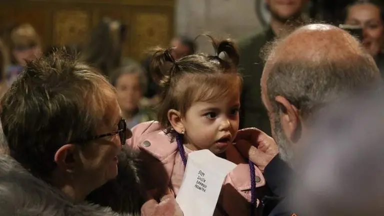 Imposición de medallas a los nuevos hermanos y damas de Jesús Nazareno vulgo Congregación (10)