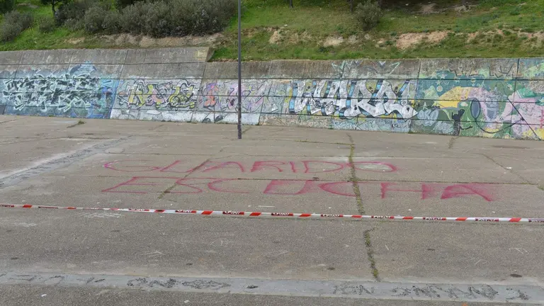 Pintadas en las obras del nuevo parking de La Vaguada