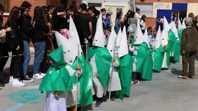 Procesi&oacute;n Colegio