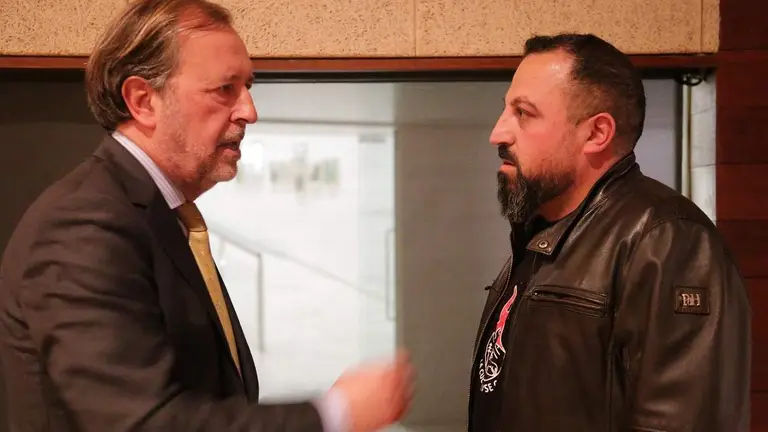 El director general de Turismo de la Junta de Castilla y León, Ángel González Pieras, junto al presidente de La Culebra no se calla,  Lucas Ferrero. Fotografía: José Luis Leal