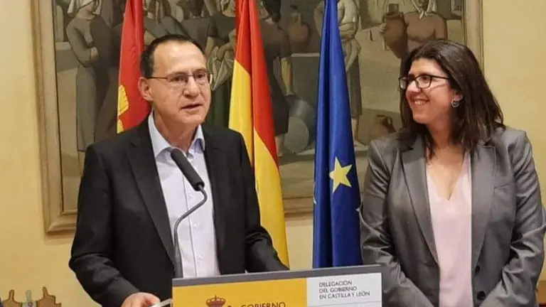 Fotos de archivo del subdelegado con la hasta ahora directora provincial del SEPE Elena Hernández