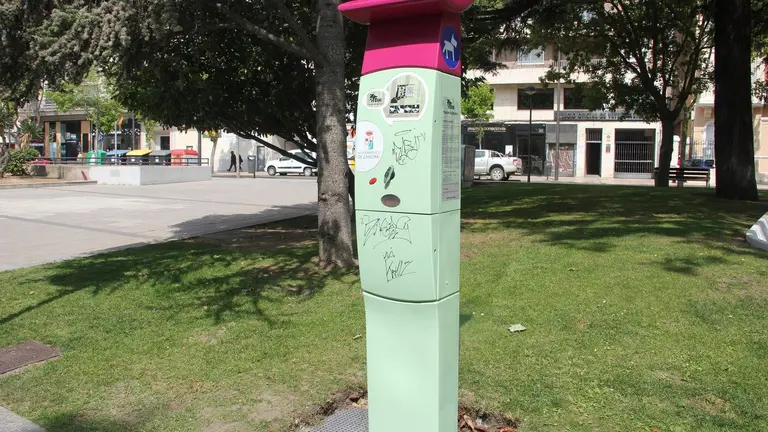 PipiCan instalado en el parque de La Marina