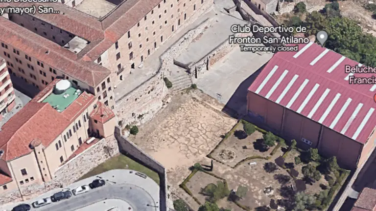 Vista de los terrenos del Seminario en la cuesta del Caño que servirán para la construcción de un nuevo aparcamiento subterráneo en la ciudad de Zamora