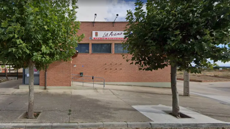 Salón y centro sociocultural 'La Arena' de Coreses