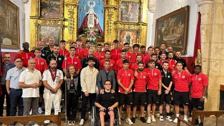 Ofrenda Floral de los jugadores del Zamora CF a la concha_14