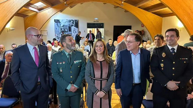 .  La delegada del Gobierno en Castilla y León, Virginia Barcones, acompañada por el subdelegado del Gobierno en Zamora, Ángel Blanco, se ha reunido hoy con más de 50 alcaldes de la provincia