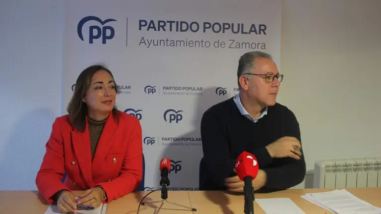 Los concejales del grupo municipal del Partido Popular en el Ayuntamiento de Zamora, Jesús María Prada y María Teresa Gago