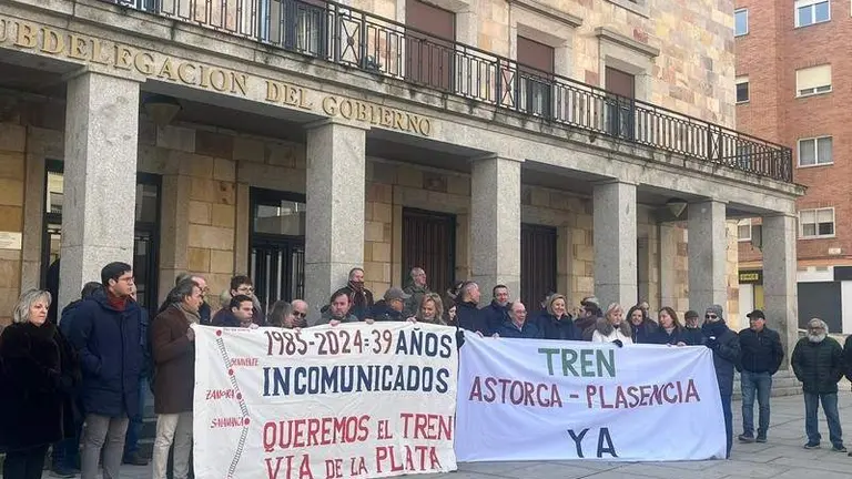 Concentración en Zamora por la reapertura del tren Ruta de la Plata_2