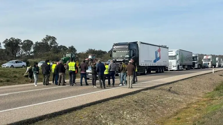 corte de agricultores en Fonfría