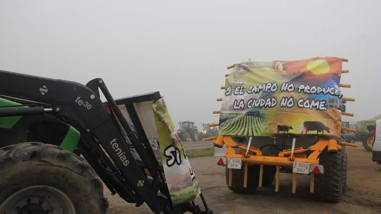 Más de 200 agricultores sacan sus tractores para protestar por las calles de Zamora_31