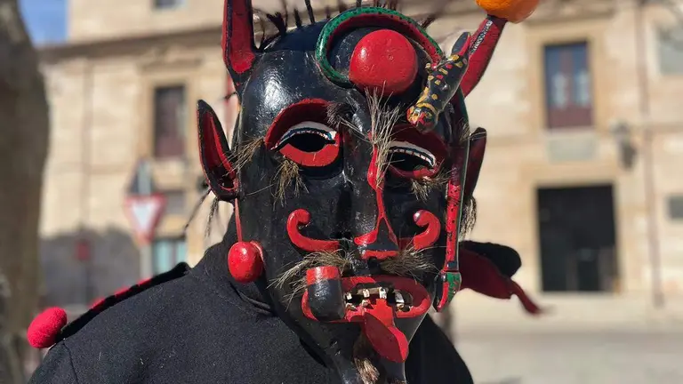El Chocalheiro anticipa el Encuentro Internacional de Mascarais por las calles de Zamora