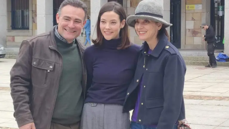 Los actores protagonistas Mireia Oriol y Urko Olazábal junto a Nevenka