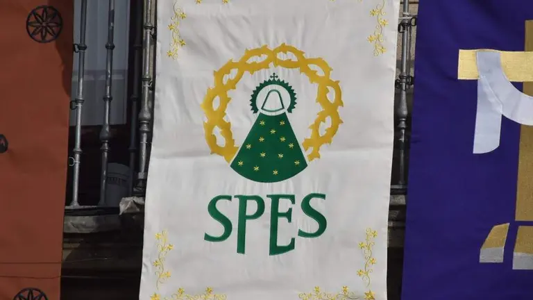 El nuevo diseño del repostero de la Cofradía Virgen de la Esperanza