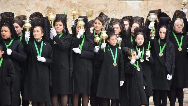 La Esperanza salva la emoción en la Plaza de la Catedral tras la suspensión procesional (5)