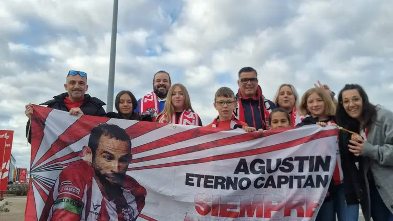 Una veintena de aficionados del Zamora CF viaja a Langreo para animar a su equipo. Fotografía: CEDIDA