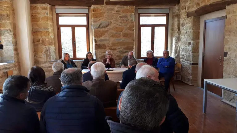 Reunión en Palacios de Sanabria entre la delegada territorial y los alcaldes de la ZBS