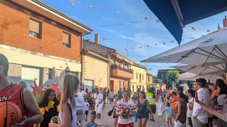 desfile de carrozas de Quiruelas de Vidriales (17)