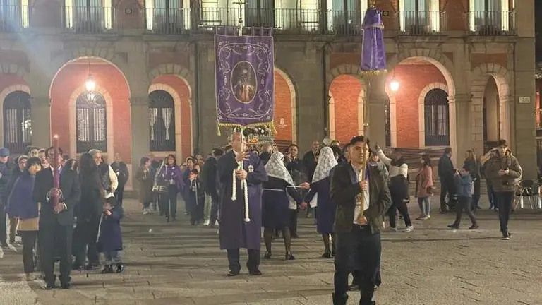 La Hermandad del Señor de los Milagros Traslada su Imagen_9