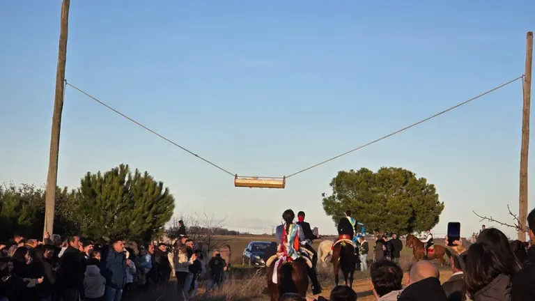 Carrera de cintos en Fuentes de Ropel. IMAGEN CEDIDA  (10)