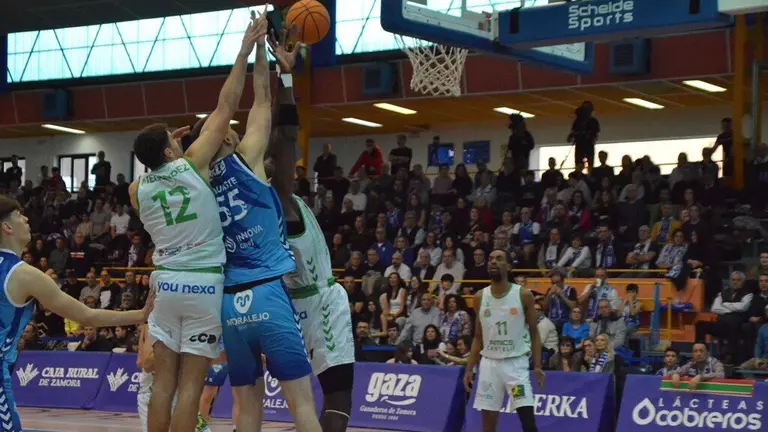 Caja Rural CB Zamora  Amics Castelló    _53