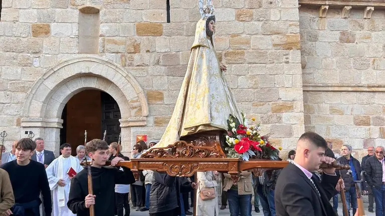 Procesión y bendición de campos en el barrio de San Isidro en Zamora