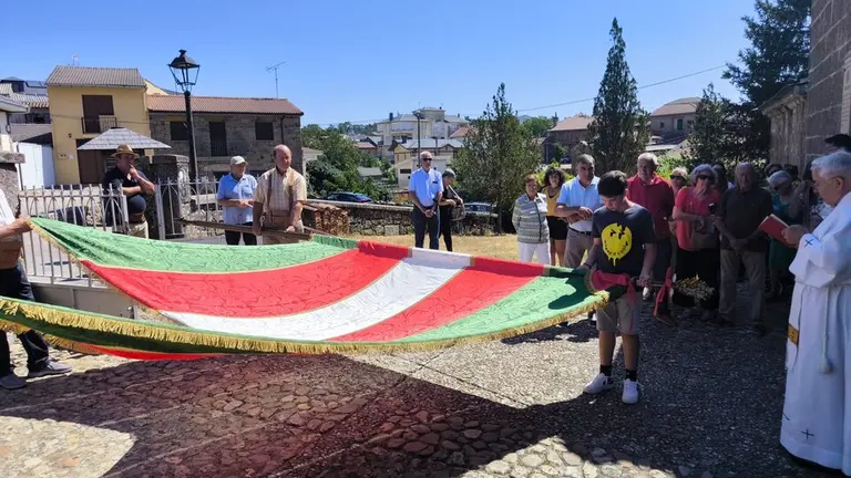 pendón Mombuey y procesión  (20)