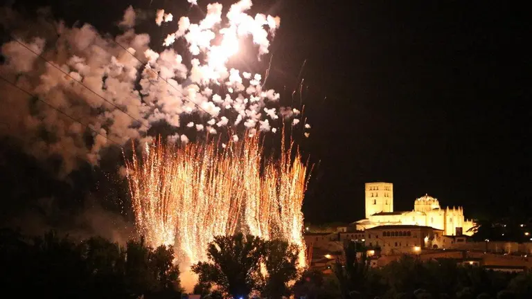 fuegos 2025 san pedro_34