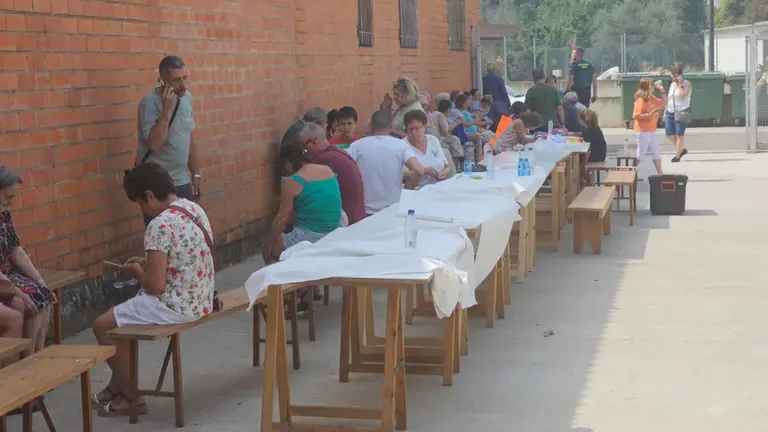 desalojados del incendio en Camarzana de Tera  (7)