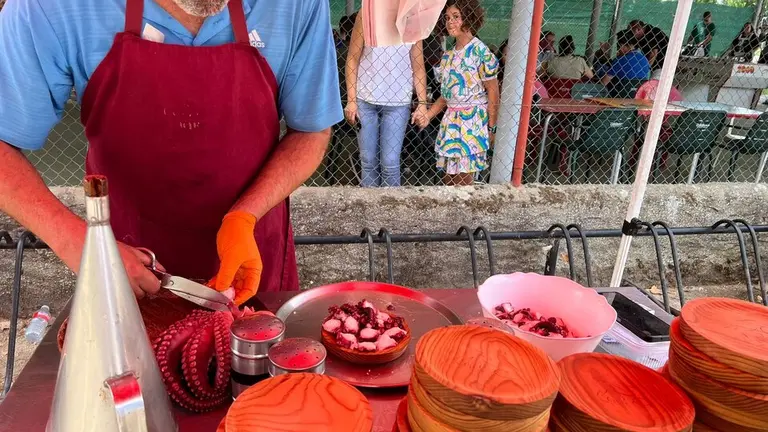 Coreses despide el verano con pulpo, gaitas y vermut