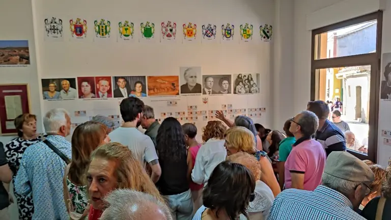 Malva celebra sus raíces con una exposición genealógica y un museo del chocolate