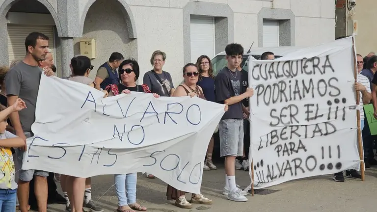 manifestación por Álvaro en Olleros de Tera    (3)