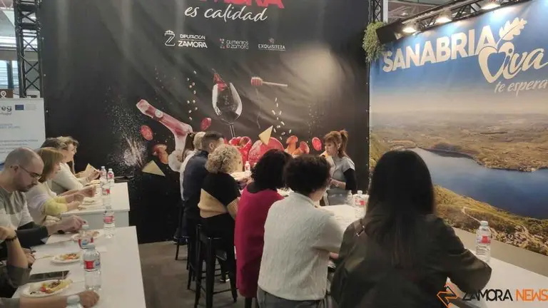 Gran ambiente en INTUR Domingo _17