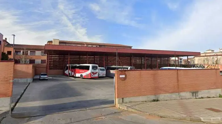 Autocar de Monbús en la estación de Zamora